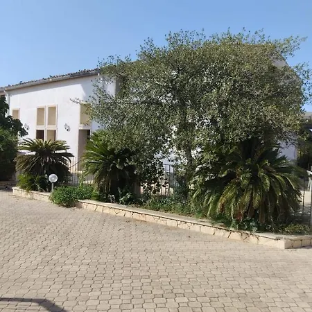 Casale Ugo بيت للعطل *