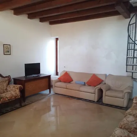 Casale Ugo بيت للعطل شيكلي