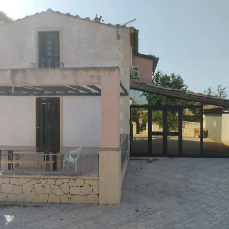 Casale Ugo